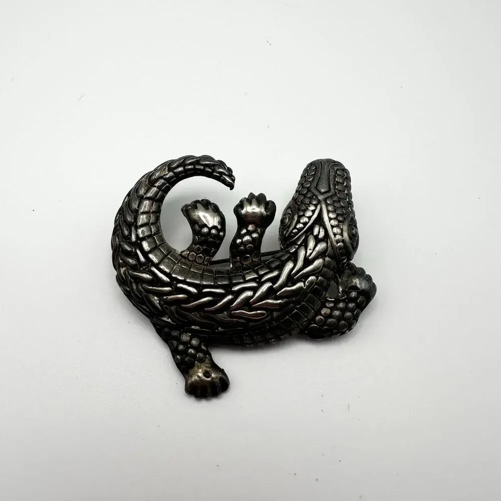Vintage Unmarked Pewter Silver Curved Textured Alligator Crocodile Brooch Pin